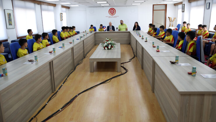 Cumhuriyet Meclisi Başkanı Töre, Nusaybin Çocuk Gelişim Merkezi’nden çocukları kabul etti