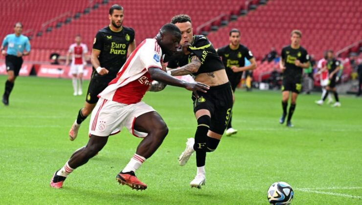 Ajax-Feyenoord erteleme maçı oynandı