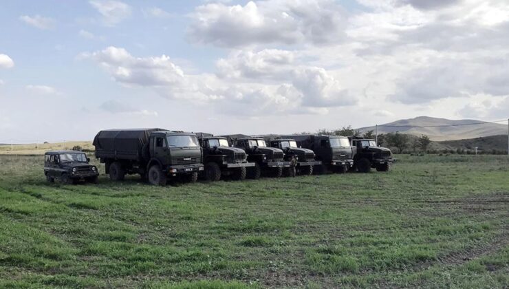 Karabağ’da ele geçirilen askeri araç ve topçu bataryalarının görüntüleri yayınlandı