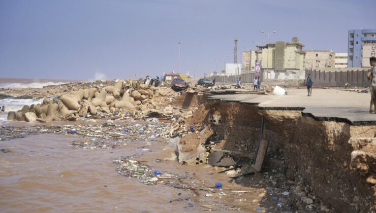 Libya Derne’deki yol ve köprü ağı tamamen çöktü