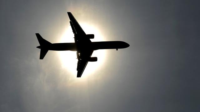 AB, uçaklarda sürdürülebilir yakıt kullanımını artırıyor