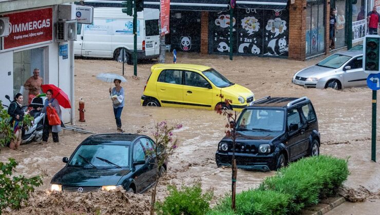 Yunanistan 100 yılda en fazla iki kez görülebilecek şiddetli yağışlara sahne oluyor