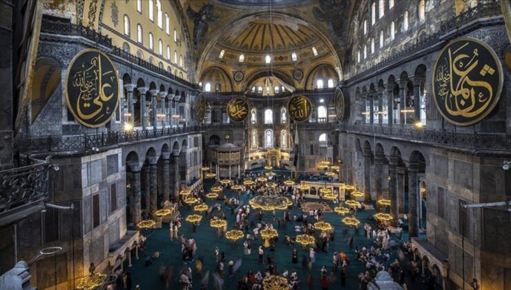 Yabancı turistlerin ücretli gezeceği Ayasofya Camii, Avrupa modeliyle korunacak