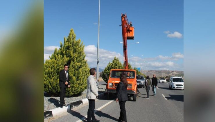 Arıklı, Güzelyurt’ta devam eden yol aydınlatma bakım onarım çalışmalarını yerinde inceledi