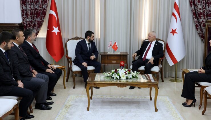 Töre, Akay Kamiloğlu başkanlığındaki Denktaşçı Düşünce Derneği heyetini kabul etti