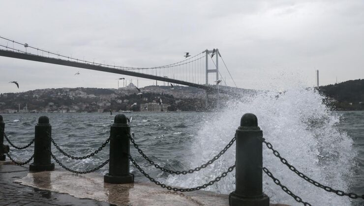 İstanbul Boğazı’nda gemi trafiği askıya alındı