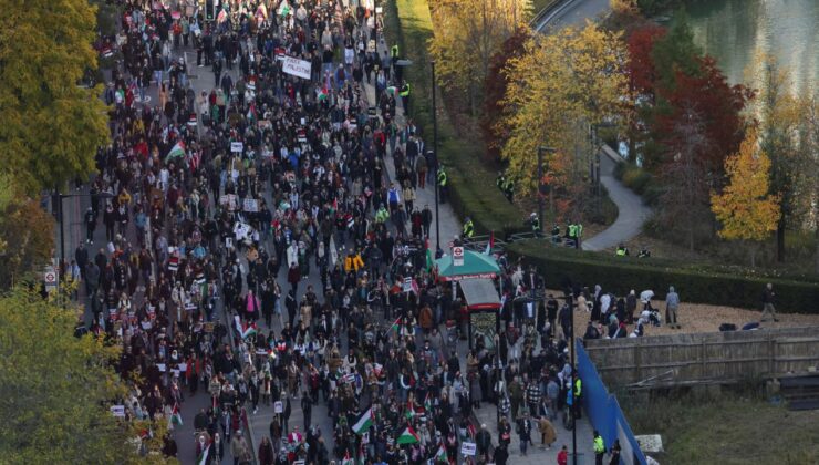 Londra’da on binlerce kişi 5. kez Filistin’e destek için sokaklarda