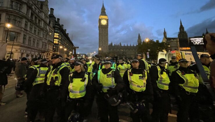 İki farklı eyleme sahne olan Londra’da 126 kişi gözaltına alındı