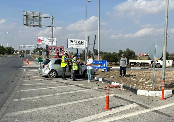 Kavşakta durmayan sürücü kazaya neden oldu….3 yaralı var