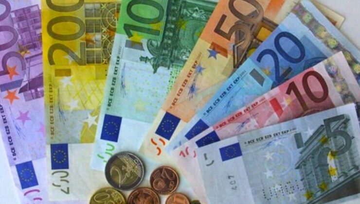 Sterlin 37.45, euro 32.49, dolar 29,48 liradan işlem görüyor