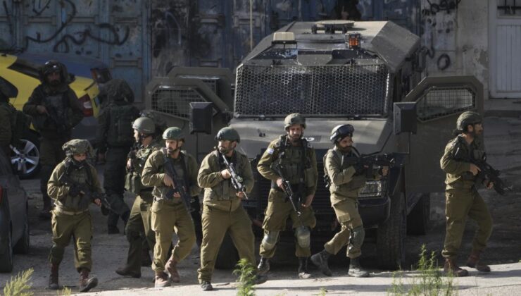 İsrail askerleri Batı Şeria’da 15 Filistinliyi gözaltına aldı