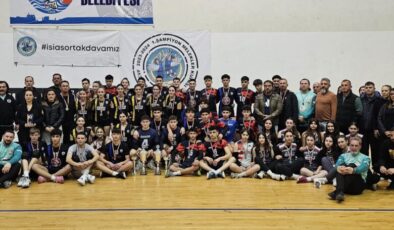 “Şampiyon Melekler Kupası”nda kazanan Gazimağusa Belediyesi Çamlıkspor