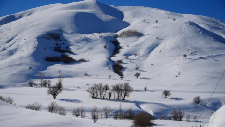 Bayburt’ta kar kalınlığı 4 metreye ulaştı