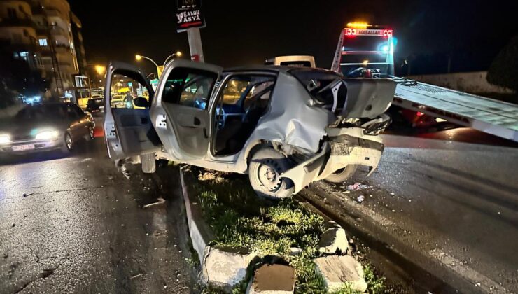 Hatay’daki iki otomobilin çarpışması sonucu 4 kişi yaralandı