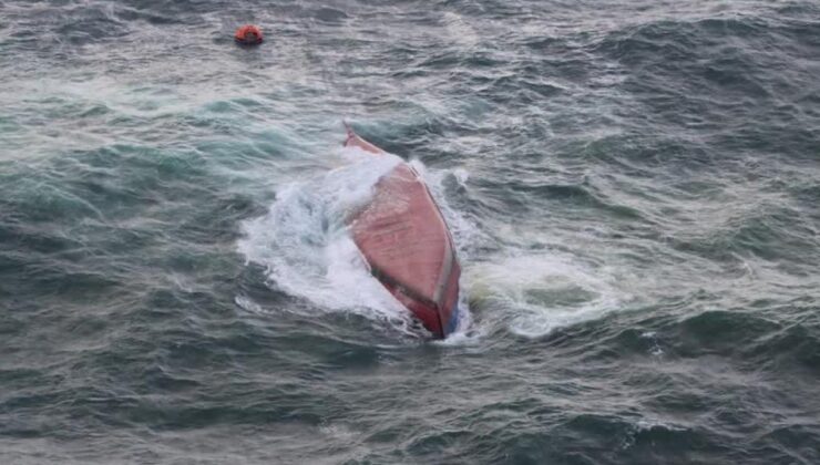 Japonya açıklarında kimyasal madde yüklü tanker alabora oldu