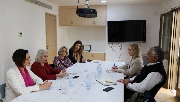 CTP Kadın Örgütü Başkanı Derya ve POGO Kadın Hareketi Genel Sekreteri Koukouma, Holguin’in ekibiyle bir araya geldi