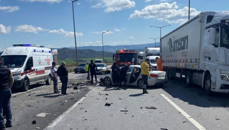 Gaziantep’te otomobil tıra çarptı: 2 ölü, 2 yaralı