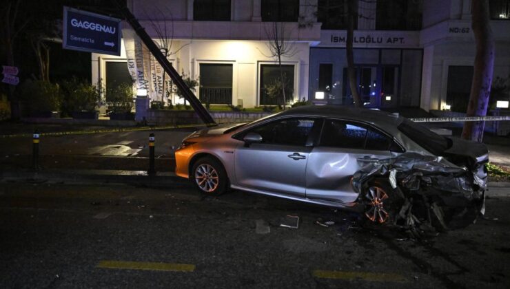 Kadıköy’de otomobil park halindeki araca çarptı: 2 yaralı