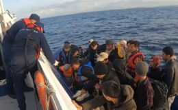 Balıkesir açıklarında 71 düzensiz göçmen yakalandı