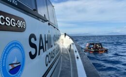 İzmir açıklarındaki botta 14’ü çocuk 29 düzensiz göçmen yakalandı