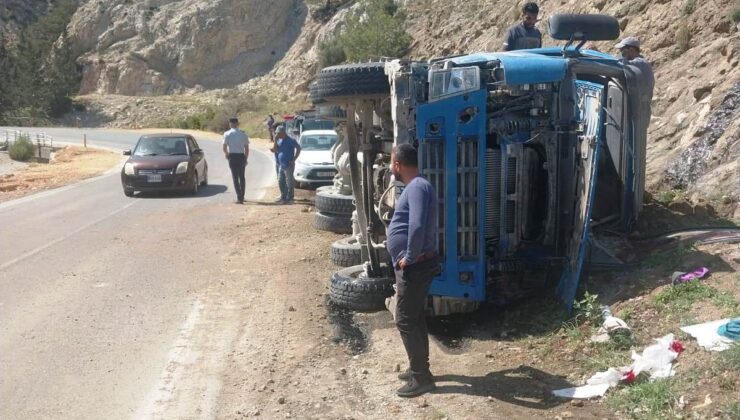 Geçitköy’de devrilen beton mikserinin şoförü yaralandı