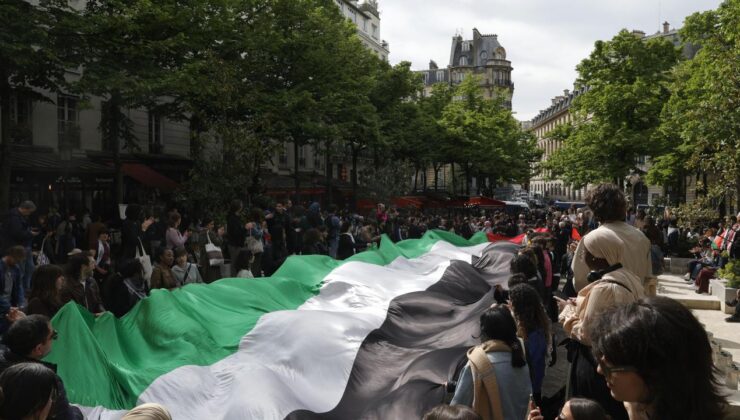 Fransa’nın Sorbonne Üniversitesinde Filistin’e destek gösterisi