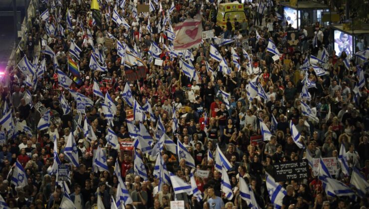 İsrailliler, esir takası anlaşması ve Netanyahu’nun istifası talebiyle sokaklara indi
