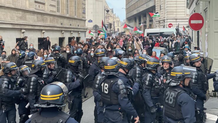 Fransız polisinden Gazze destekçisi öğrencilere biber gazlı müdahale