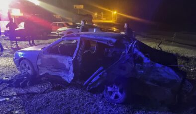 Silobas dorse takılı tır ile otomobil çarpıştı: 1 ölü, 4 yaralı