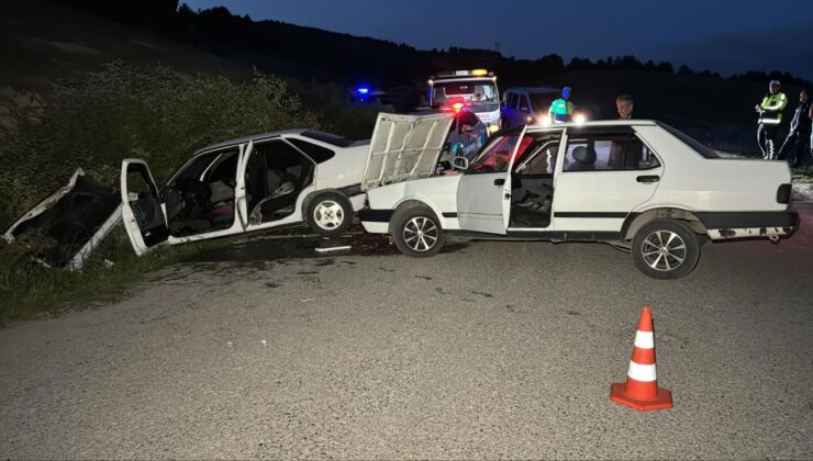 Karabük’te iki otomobil çarpıştı: 4 yaralı
