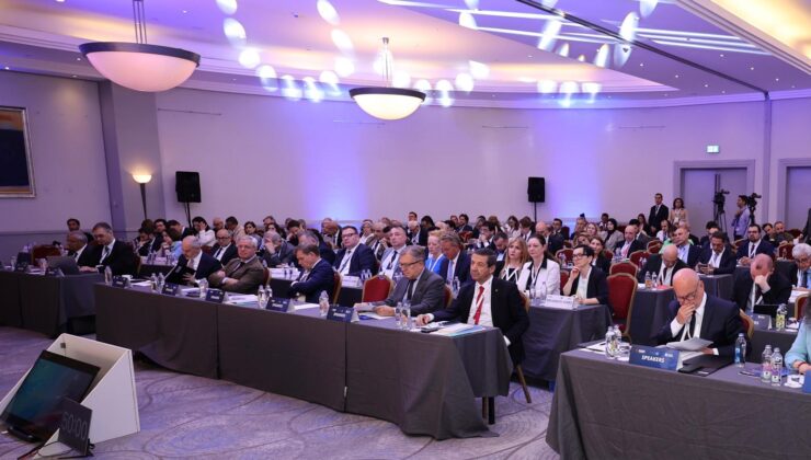 Dışişleri Bakanı Ertuğruloğlu İstanbul’da konferansa katıldı