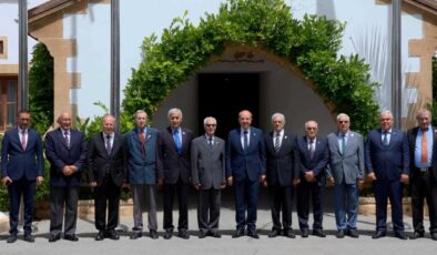 Cumhurbaşkanı Tatar,  TMT Mücahitler Derneği yeni yönetim kurulu üyelerini kabul ederek görüştü
