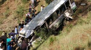 Hindistan’ın Cammu Keşmir bölgesinde otobüs şarampole yuvarlandı, 21 kişi öldü