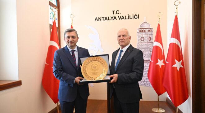 Meclis Başkanı Töre, Antalya Valisi Hulusi Şahin’i makamında ziyaret etti