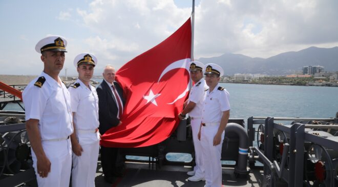 Töre, TCG Nusret müze gemisi ve TCG Karataş gemilerini ziyaret etti