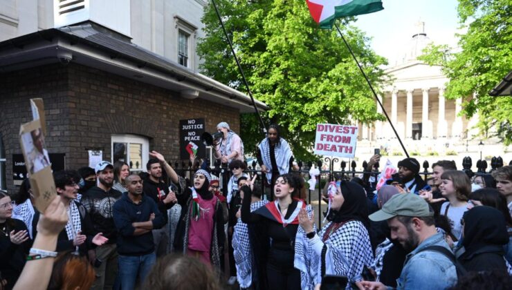 Londra’daki UCL önünde Filistin’le dayanışma eylemi düzenlendi