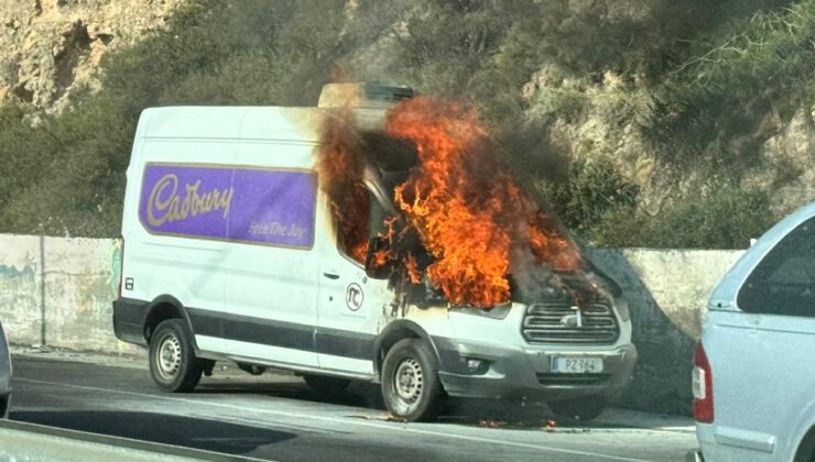 Ciklos’ta araç yangını