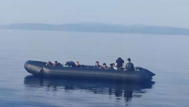 Ayvalık açıklarında 22 düzensiz göçmen kurtarıldı