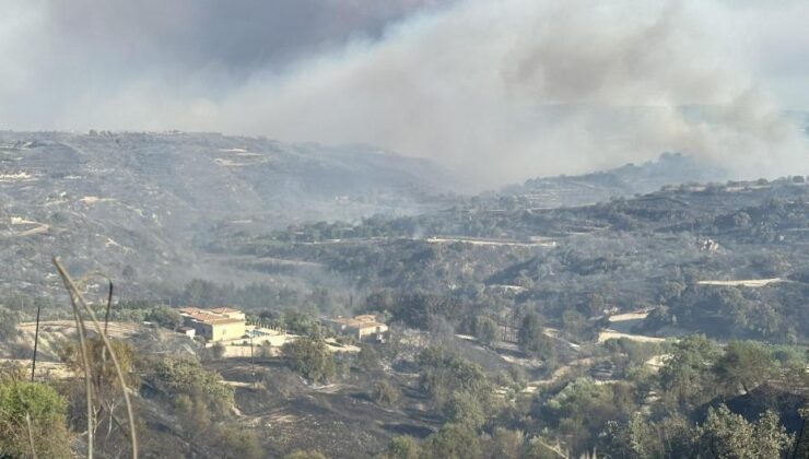 Baf’ta yangın kontrol altına alınamıyor..5 köy boşaltıldı