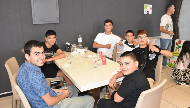 Girne Belediyesi’nden Lefkoşa Özel Eğitim ve İş Eğitim Okulu öğrencilerine yemek