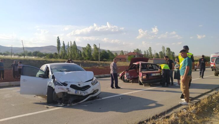 Afyonkarahisar’da kaza: 1 kişi hayatını kaybetti, 7 kişi yaralandı