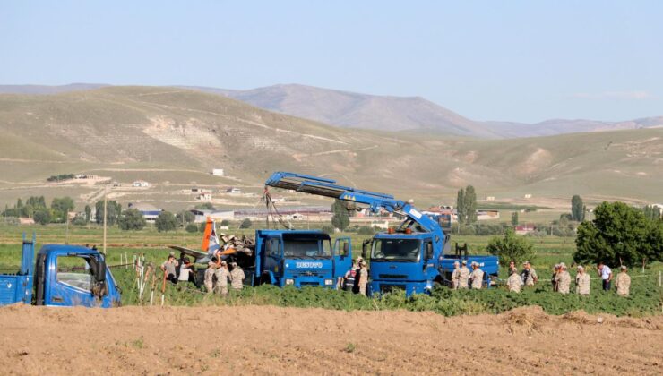 Kayseri’de kaza kırıma uğrayan uçağın enkazı kaldırıldı