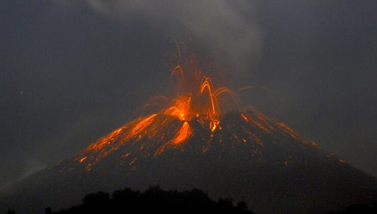 İtalya’da Etna’dan sonra Stromboli Yanardağı da faaliyete geçti