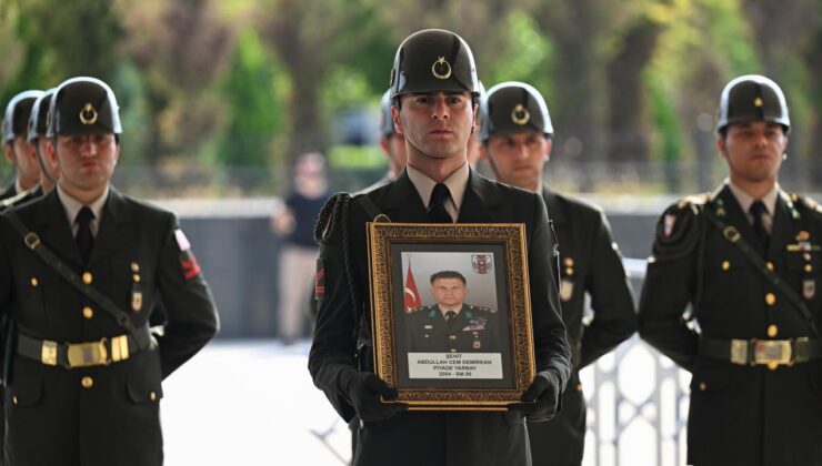 Pençe Kilit şehidi son yolculuğuna uğurlandı