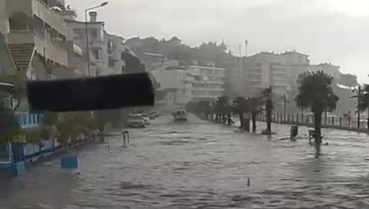 Bursa’da sağanak: Yollar göle döndü