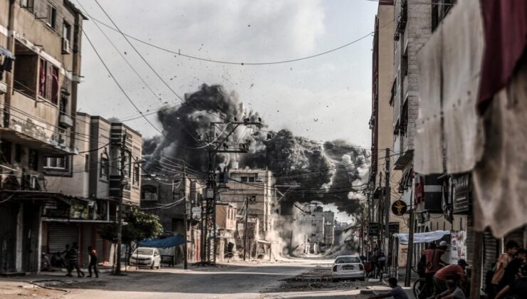 Gazze’nin kuzeyinde iletişimi kesen soykırımcı İsrail, bölgeye yoğun bombardıman düzenliyor