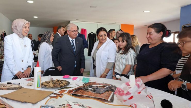 Bakan Güler ve Göktaş Yüksekova’da vatandaşla buluştu