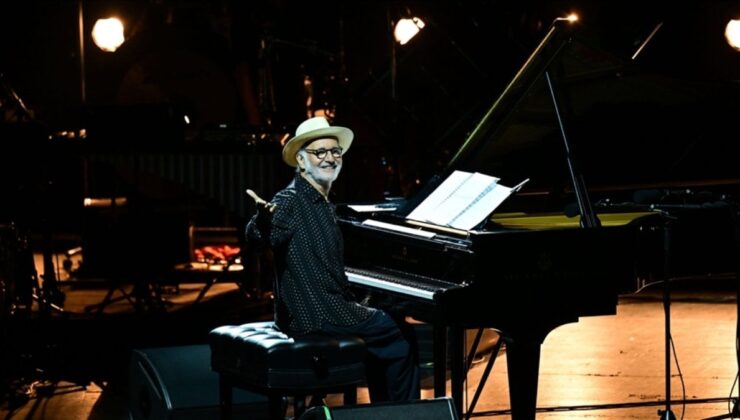 İtalyan piyanist Ludovico Einaudi’den İstanbul’da hayranlarına unutulmaz konser