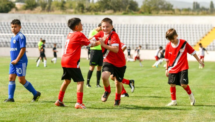 Gururumuz U12 Milli Futbol Takımı galip 