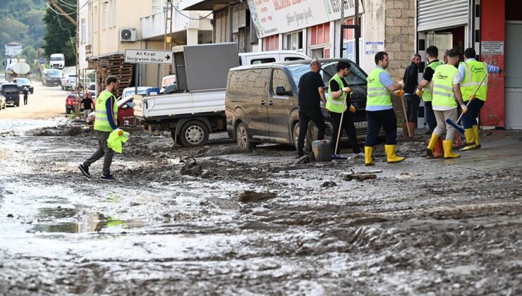 Trabzon’da taşkın ve heyelan: Temizlik çalışmaları sürüyor